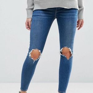 Maternity skinny jeans with busted knees